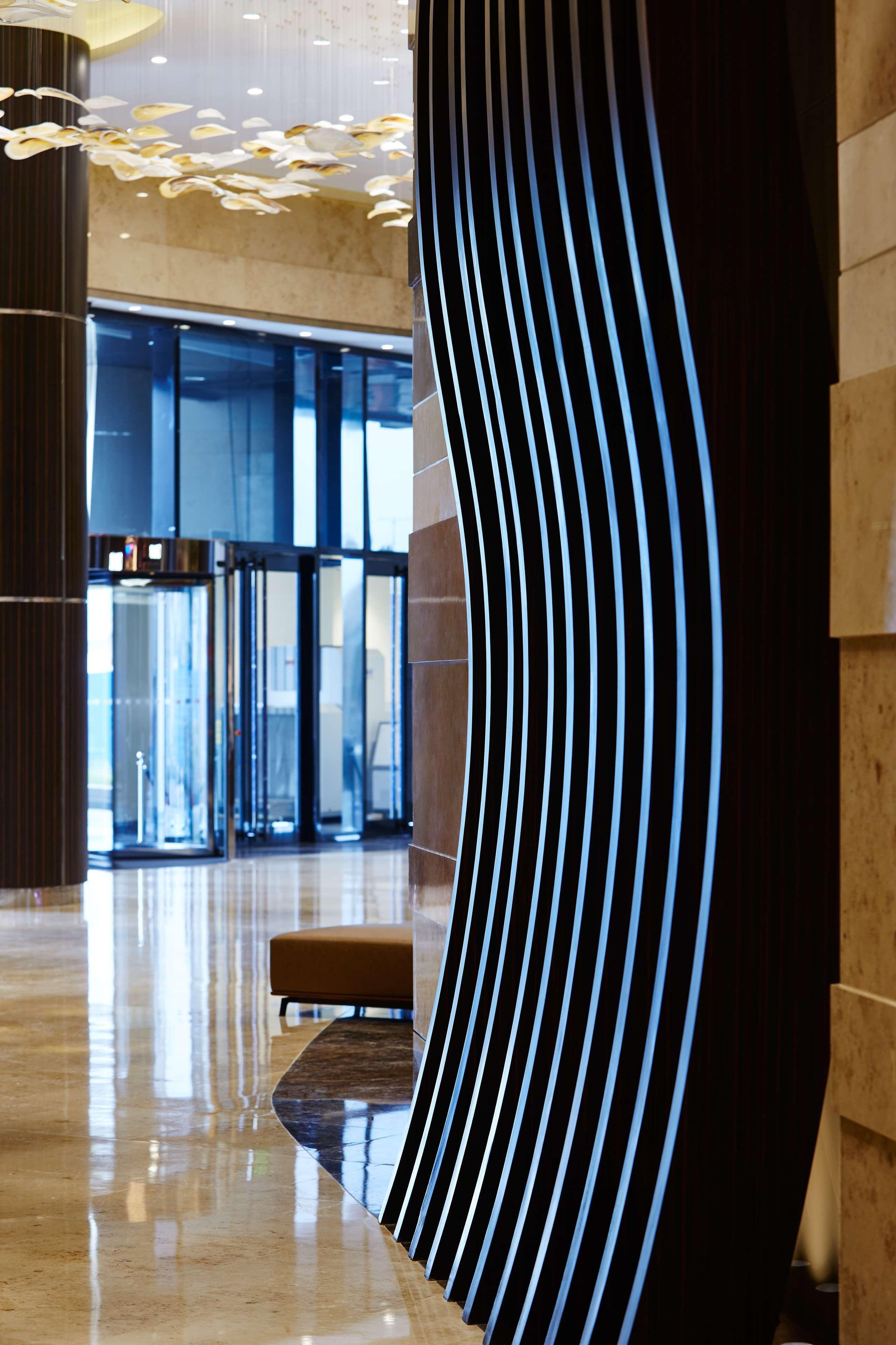 Hyatt Regency Manila City Of Dreams Paranaque City Exterior photo The lobby of the hotel